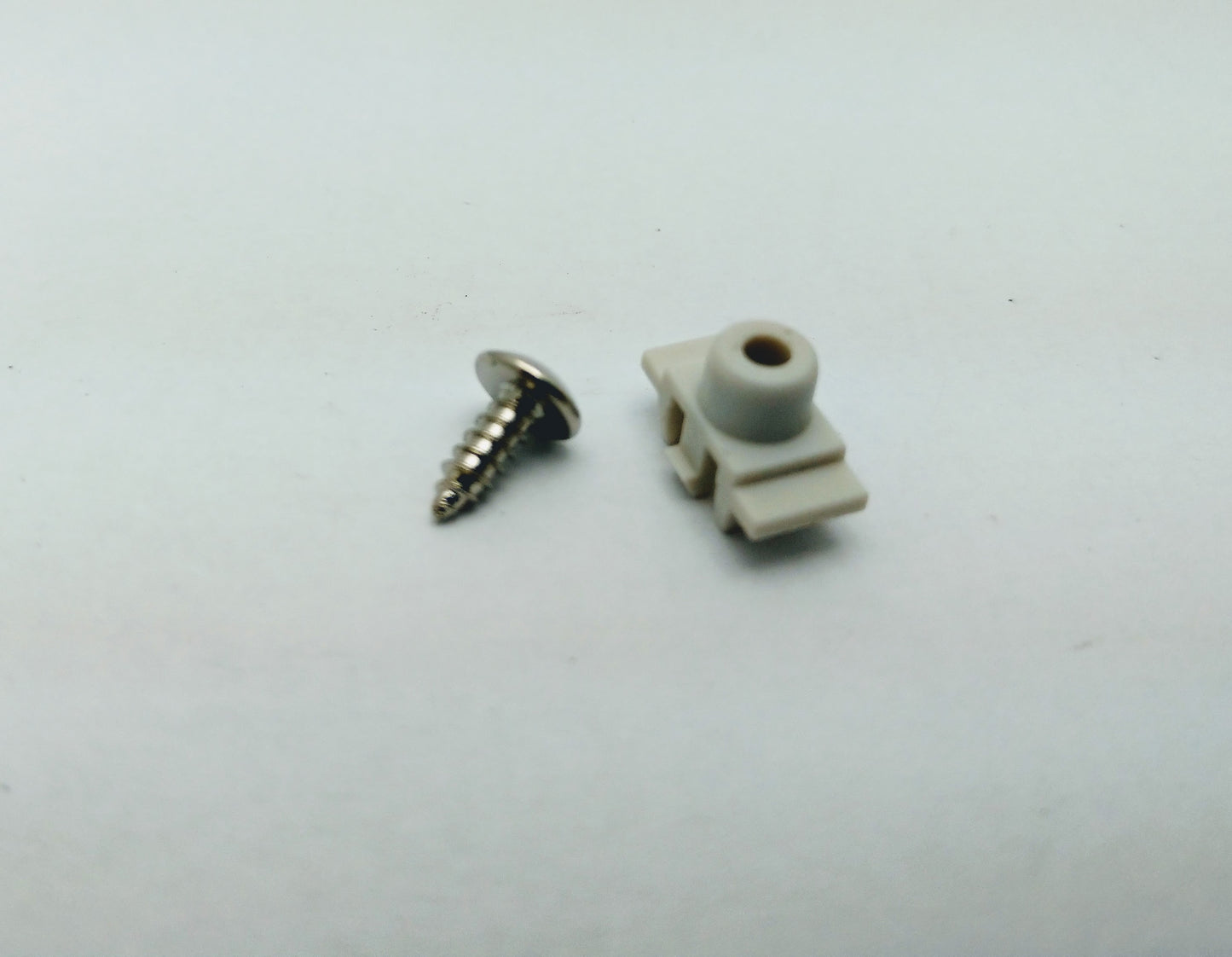NEW Lot of 30: Snap In Clip Type Standoff /Screw for PC ATX Motherboard Mounting