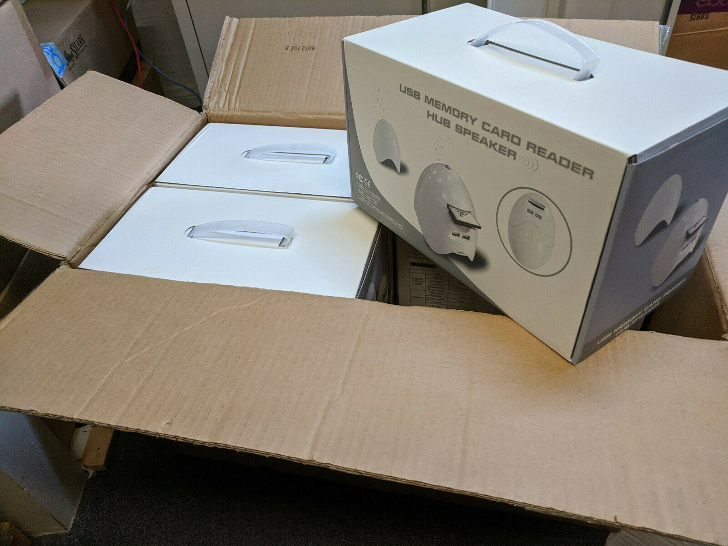 Lot 8: Egg-Shape USB Speakers/2.0 Hub/Memory Card Reader: Notebook,PC,Mac Book laptop