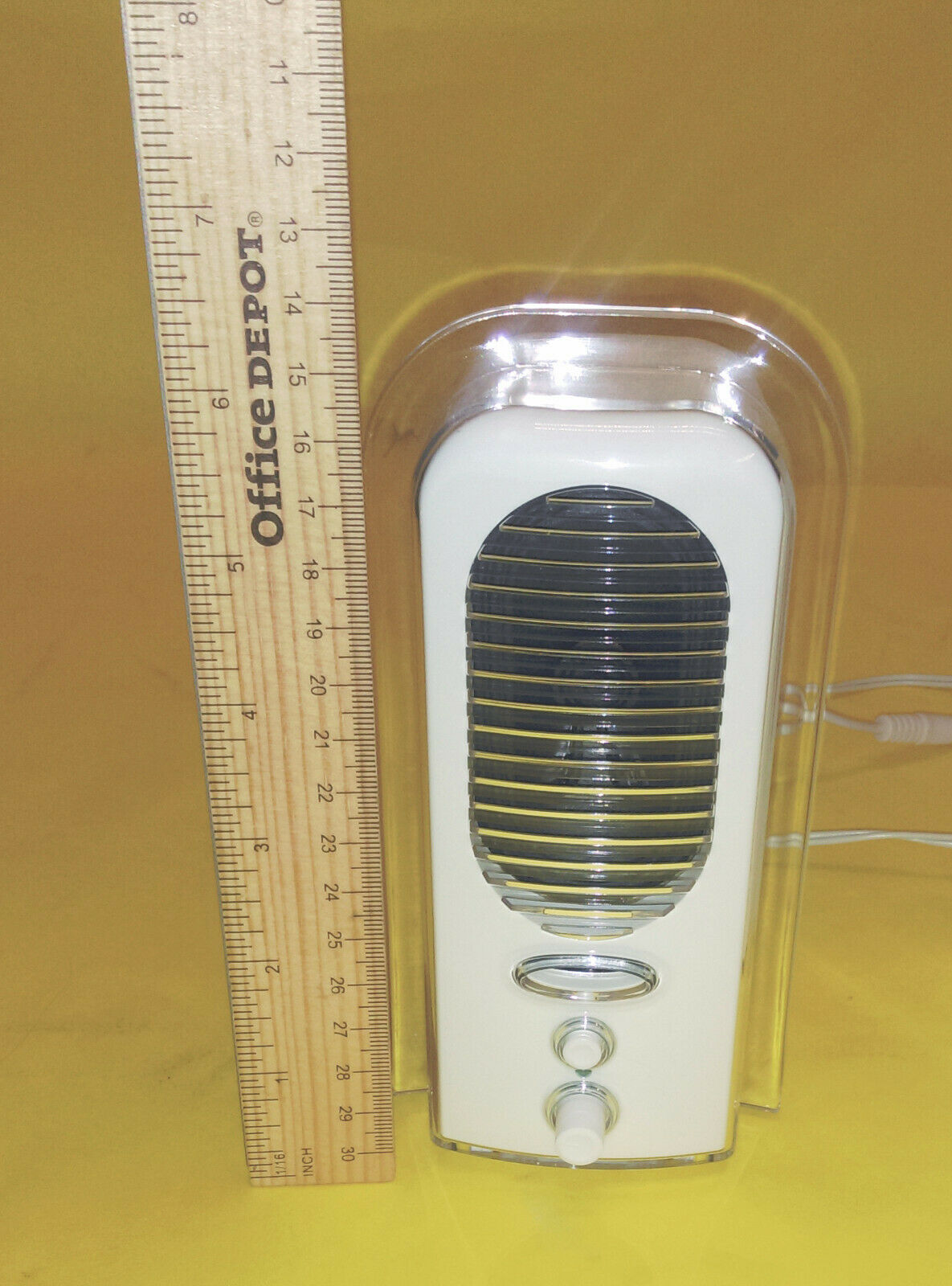 NEW White Multimedia Plug N Play MP3,Cellphone,TV & Computer PC Speakers LS3020