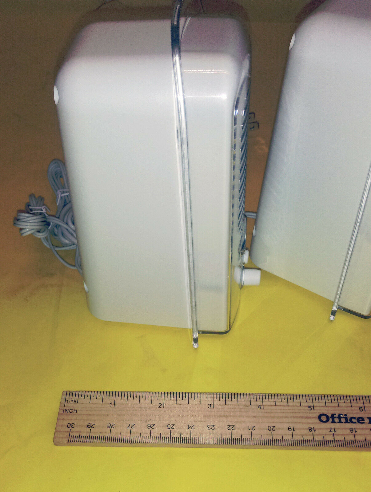 NEW White Multimedia Plug N Play MP3,Cellphone,TV & Computer PC Speakers LS3020