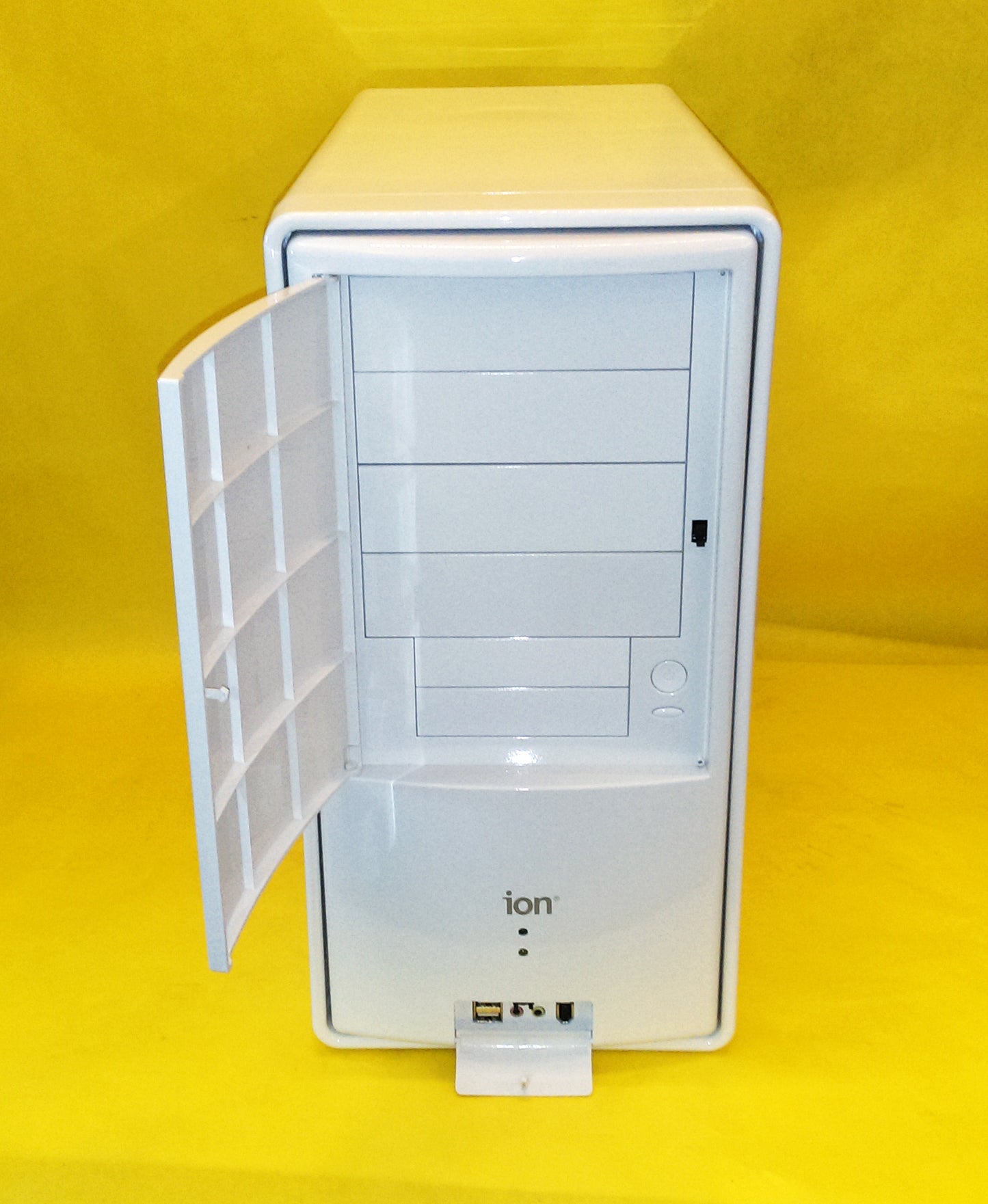 NEW Sleek White Glossy Steel, Blue Front LED Border Mid Tower ATX Gaming PC Case