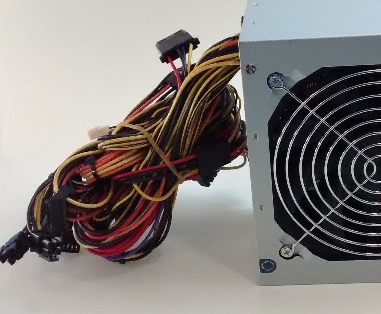 SHARK TECHNOLOGY® ATX-750N ATX/EPS 12V 750W PCI-e Silent 120mm Fan 3pin RPM Power Supply